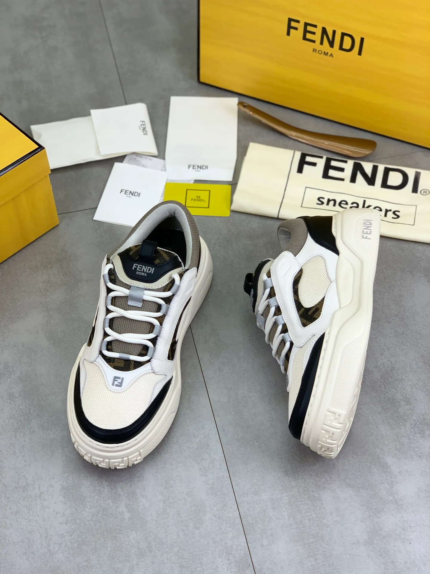 Men's Men's Shoes 💰P740 New Style 💰💎💎💎Summer Hot Style [FENDI Fendi] Top Version 🆕New slip-on sneakers, wavy soles engraved with original words. Embossed Fendi Flow lettering on the heel. The upper is made of high-end calfskin and breathable materials. Original lining with tone-on-tone details decorated with innovative handcrafting techniques. Ultra-light and wear-resistant TPU and IP foam soles, overall lightweight and comfortable. Size:39-44 (38 45 can be customized)
